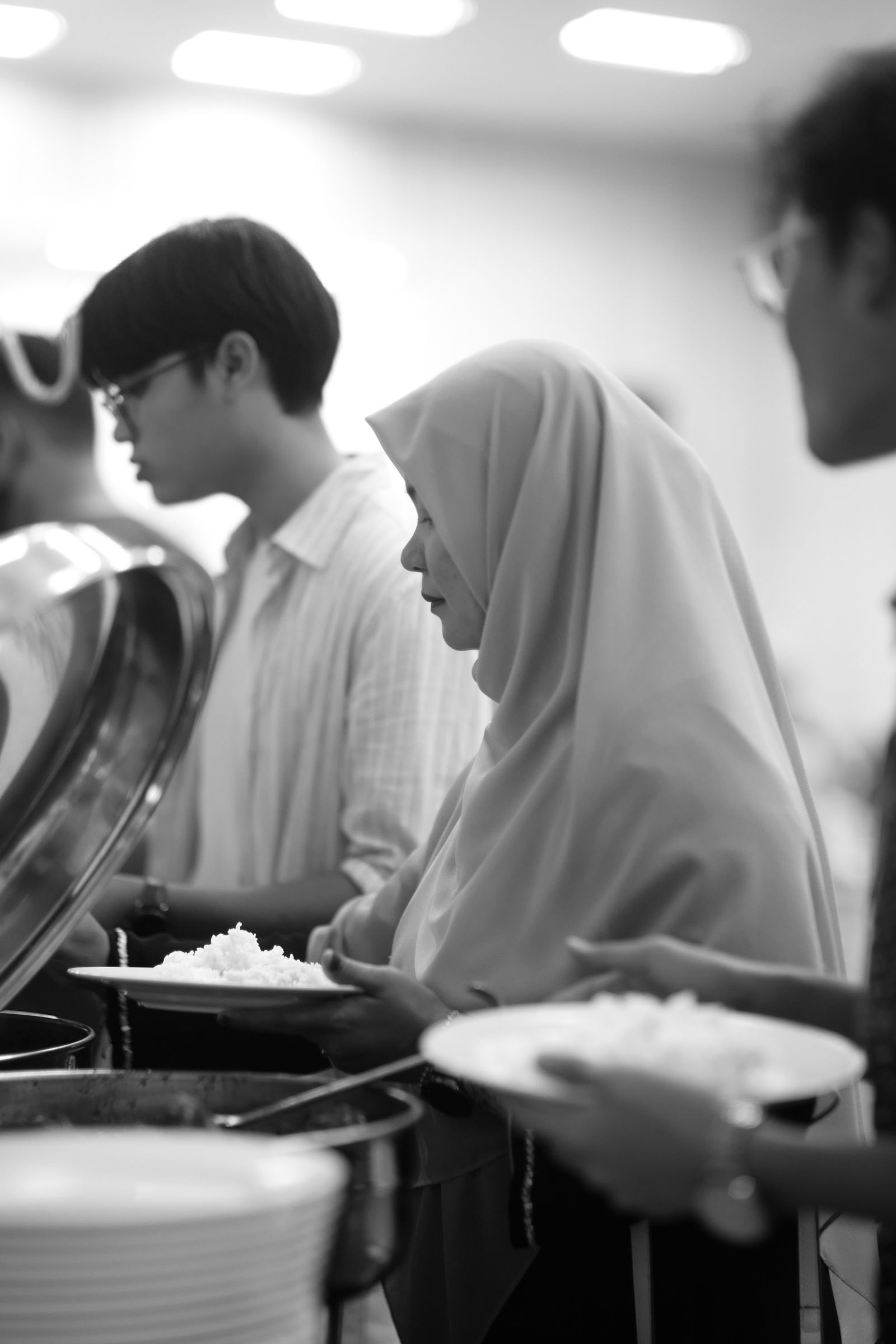 Keluarga makan bersama