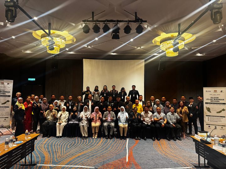 Gambar kenangan peserta di Promenade Hotel, Sabah